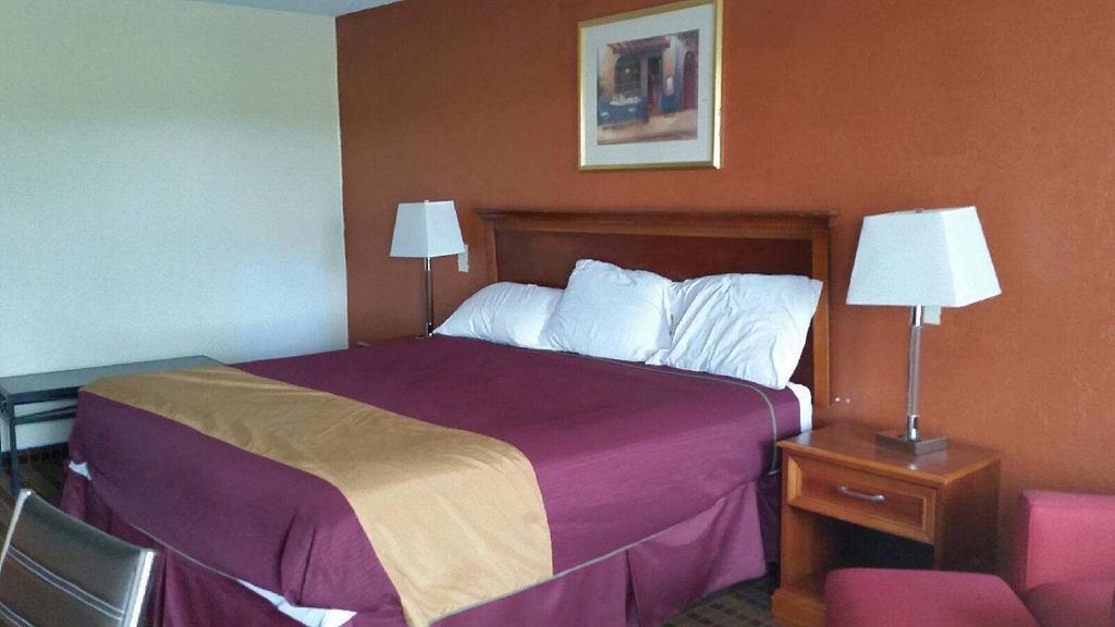 Travel Inn Elk City Room photo