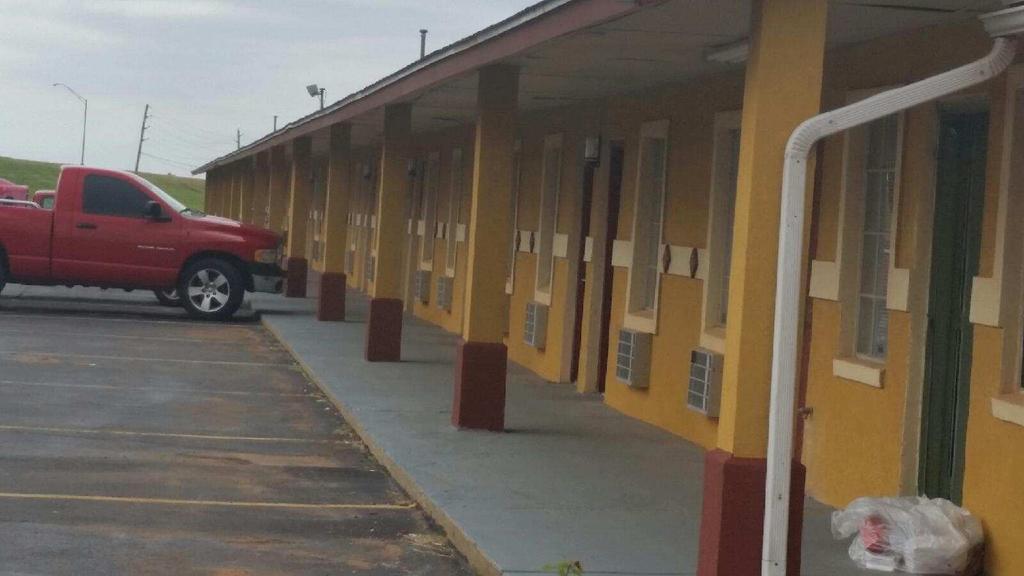 Travel Inn Elk City Exterior photo